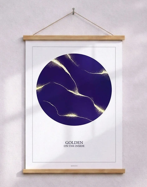 Golden on the inside - konstaffisch med grafisk guldeffekt