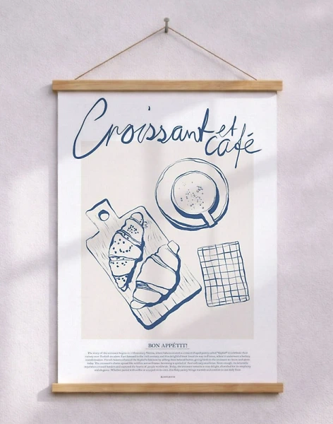 Croissant et café - mysig mataffisch med franskt frukostbord