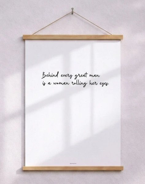 Behind every great man - Roligt citat om kärlek