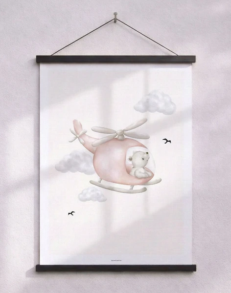 Barnposter – liten björn i rosa helikopter